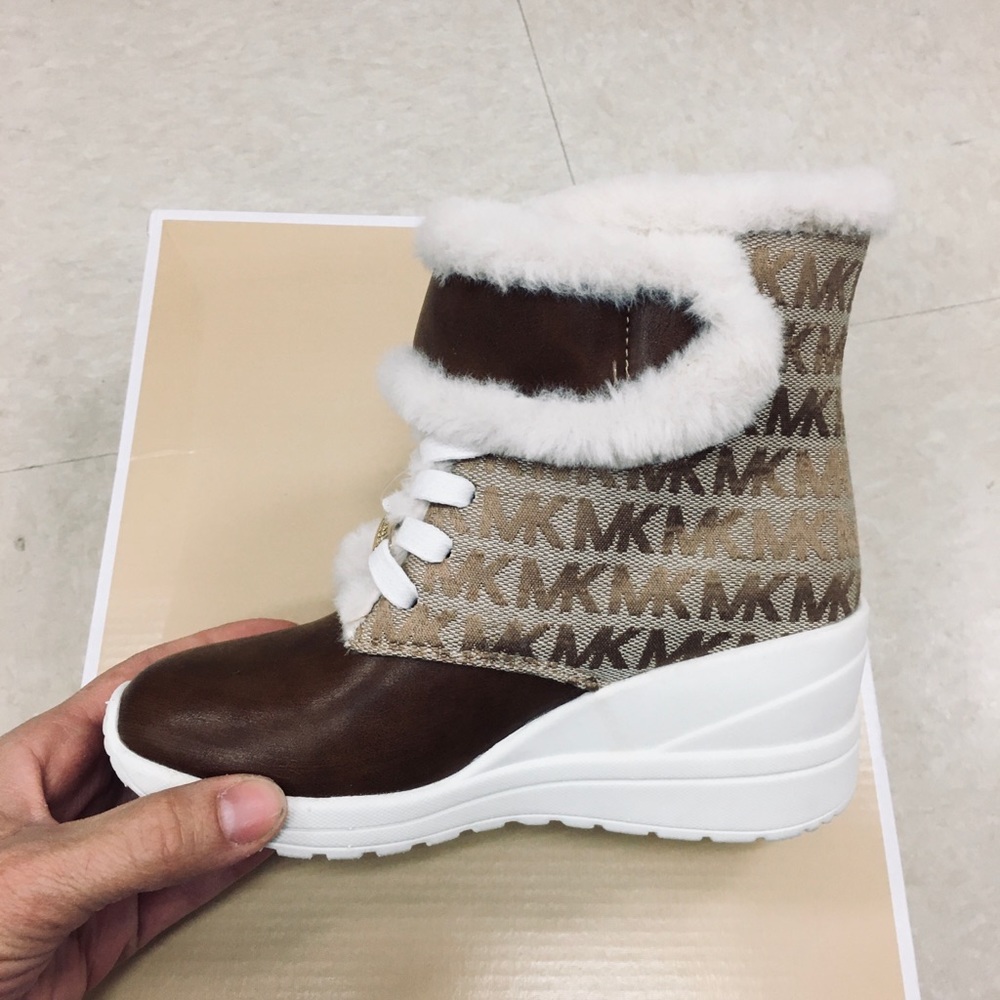 🤎🤍🤎Michael Kors 🤎Girls Velcro boots🤍🤎